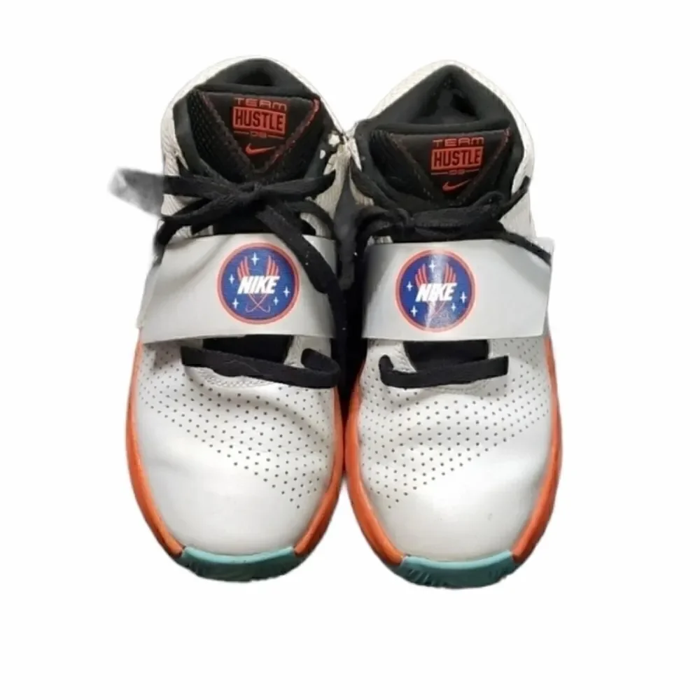 NIKE TEAM HUSTLE D8 BASKETBALL SHOES, SIZE 5